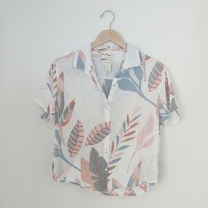 Cynthia Riley. Size small. Short sleeve button-down shirt